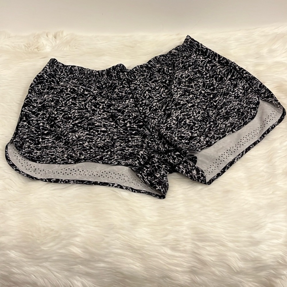 Lululemon Splash shorts black white 3 in elastic waist women size 6